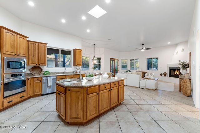 10500 N Starsearcher Place, Oro Valley, AZ 85737