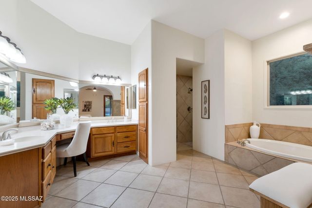 10500 N Starsearcher Place, Oro Valley, AZ 85737