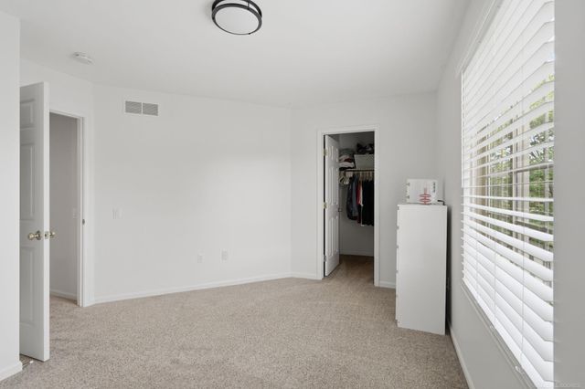 1048 Yale Drive, Oxford, MI 48371