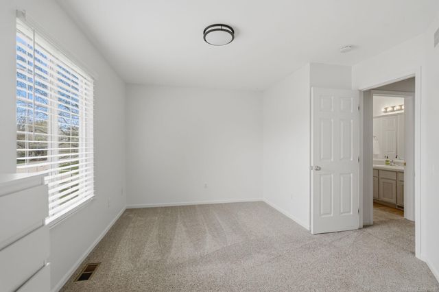 1048 Yale Drive, Oxford, MI 48371