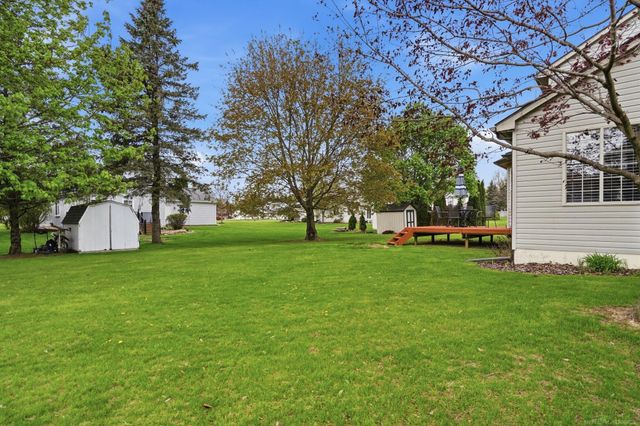 1048 Yale Drive, Oxford, MI 48371