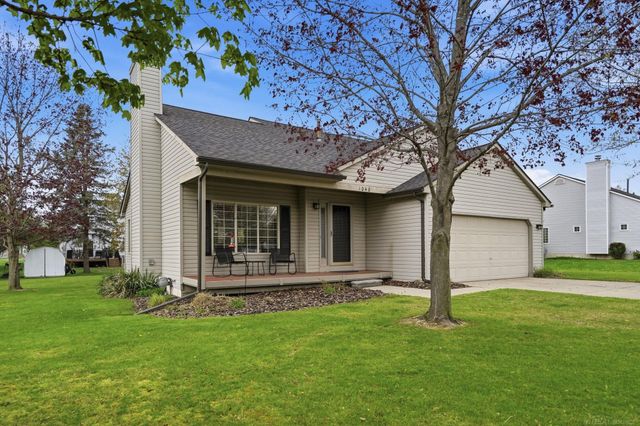 1048 Yale Drive, Oxford, MI 48371