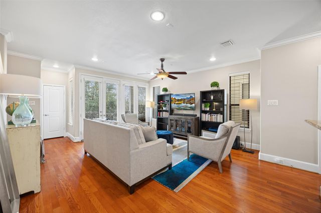 2320 Emancipation Avenue, Houston, TX 77004