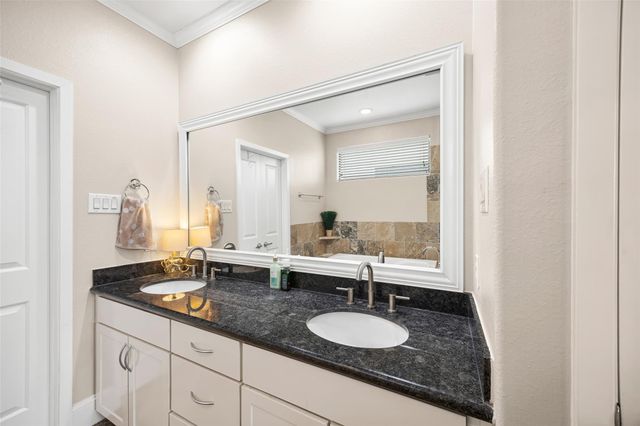 2320 Emancipation Avenue, Houston, TX 77004