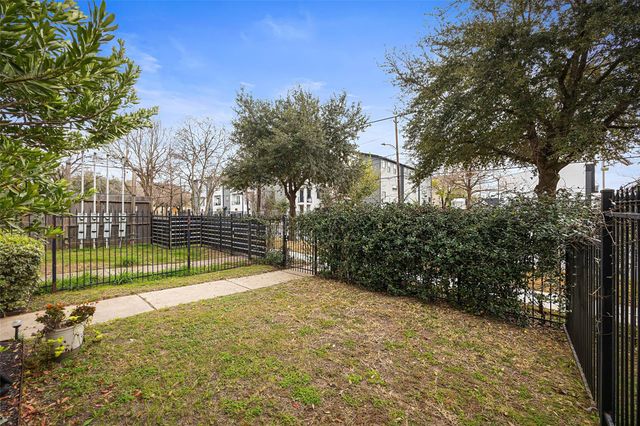 2320 Emancipation Avenue, Houston, TX 77004