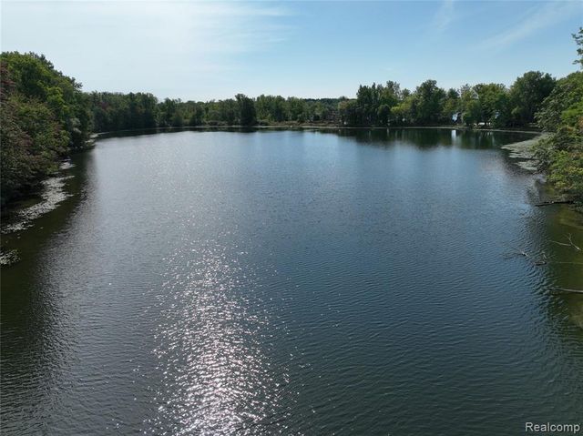 000 Edgelake Drive, Lakeland, MI 48139