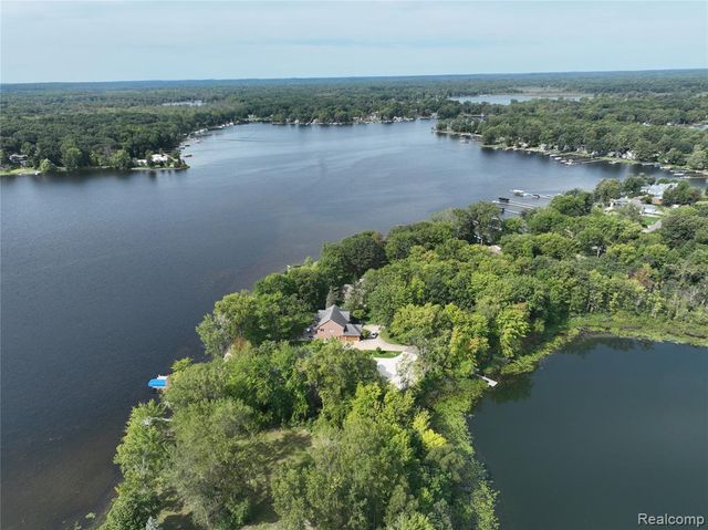 000 Edgelake Drive, Lakeland, MI 48139