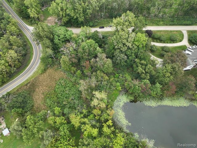 000 Edgelake Drive, Lakeland, MI 48139