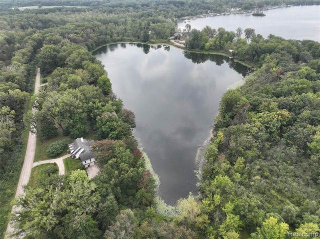 000 Edgelake Drive, Lakeland, MI 48139