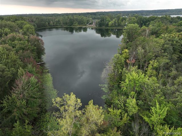 000 Edgelake Drive, Lakeland, MI 48139