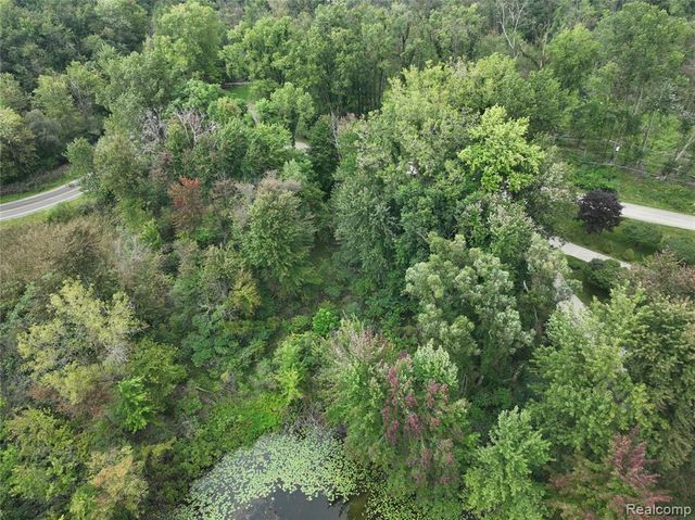 000 Edgelake Drive, Lakeland, MI 48139