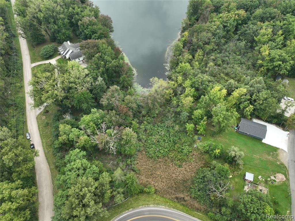 000 Edgelake Drive, Lakeland, MI 48139