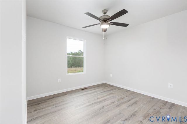 226 Sea Cliff Dr, Ruther Glen, VA 22546