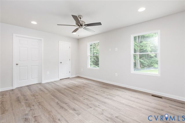 226 Sea Cliff Dr, Ruther Glen, VA 22546