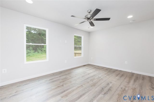 226 Sea Cliff Dr, Ruther Glen, VA 22546