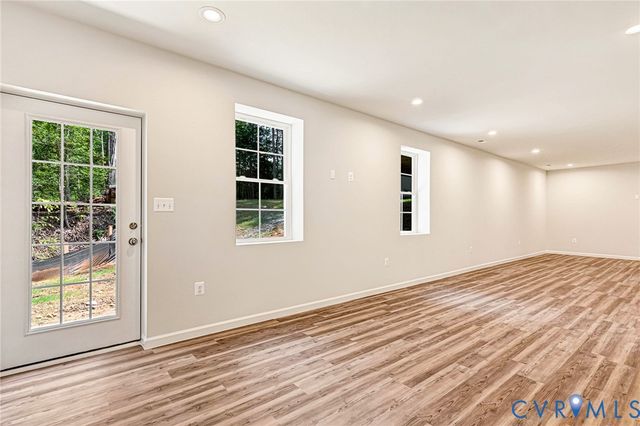 226 Sea Cliff Dr, Ruther Glen, VA 22546