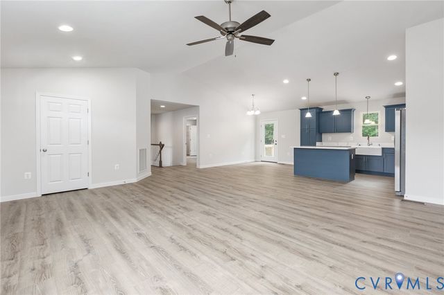 226 Sea Cliff Dr, Ruther Glen, VA 22546