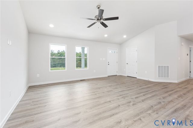 226 Sea Cliff Dr, Ruther Glen, VA 22546