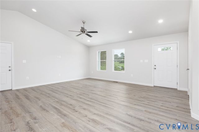 226 Sea Cliff Dr, Ruther Glen, VA 22546