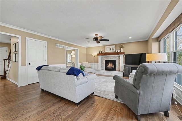 16122 W 80th Street, Lenexa, KS 66219