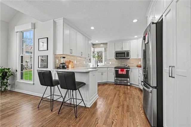 16122 W 80th Street, Lenexa, KS 66219