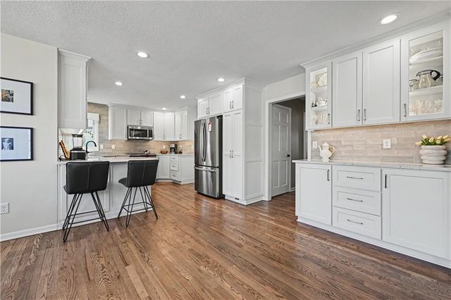 16122 W 80th Street, Lenexa, KS 66219