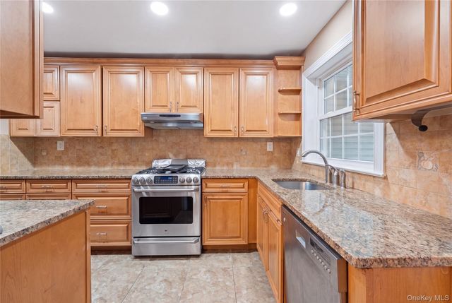 548 Bolton Avenue, Bronx, NY 10473