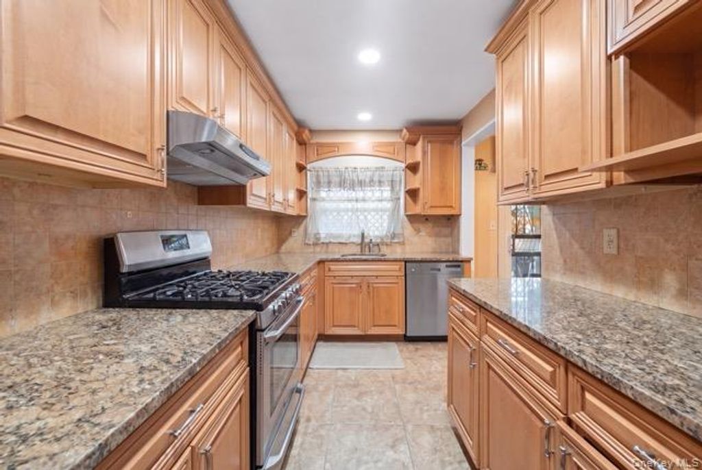 548 Bolton Avenue, Bronx, NY 10473 — photo 5