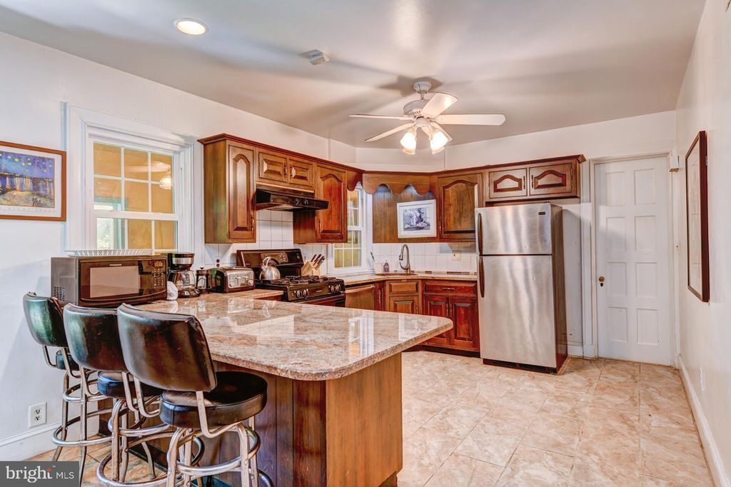 3 RIDGE AVE, Yardley, PA 19067