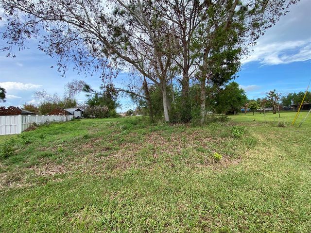 5859 NW Dunmore Avenue, Port St. Lucie, FL 34986