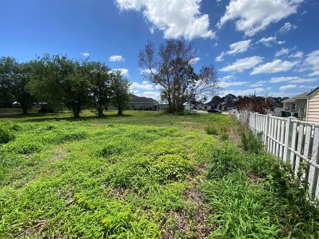 5859 NW Dunmore Avenue, Port St. Lucie, FL 34986