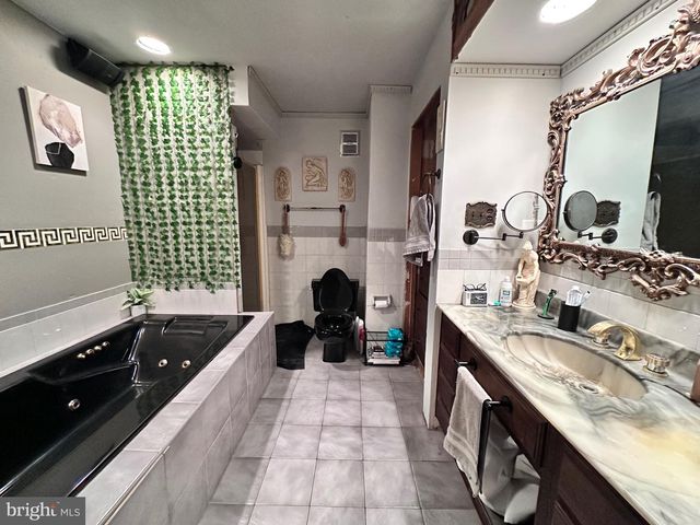 7 W ALMOND ST, Vineland, NJ 08360