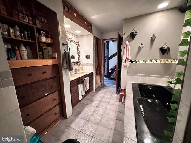 7 W ALMOND ST, Vineland, NJ 08360