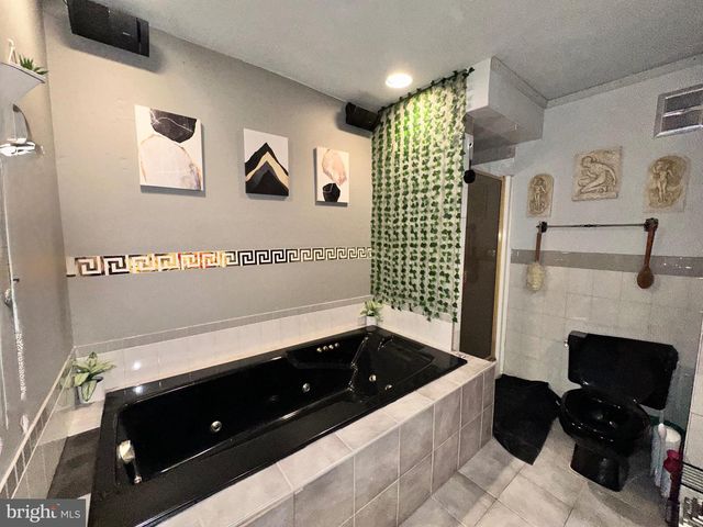 7 W ALMOND ST, Vineland, NJ 08360