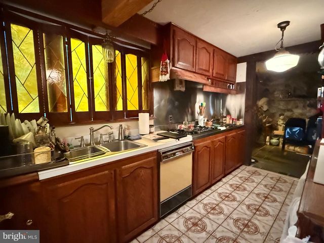 7 W ALMOND ST, Vineland, NJ 08360