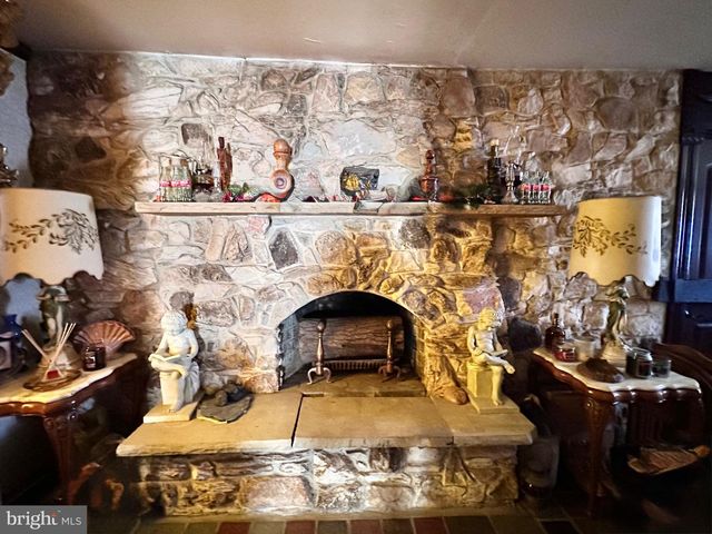 7 W ALMOND ST, Vineland, NJ 08360