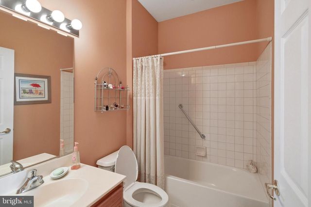 76 MIRAGE BLVD, Barnegat, NJ 08005