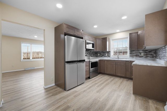 2616 VALLEY STREET, Minot, ND 58701