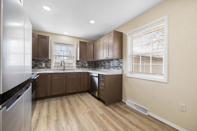 2616 VALLEY STREET, Minot, ND 58701