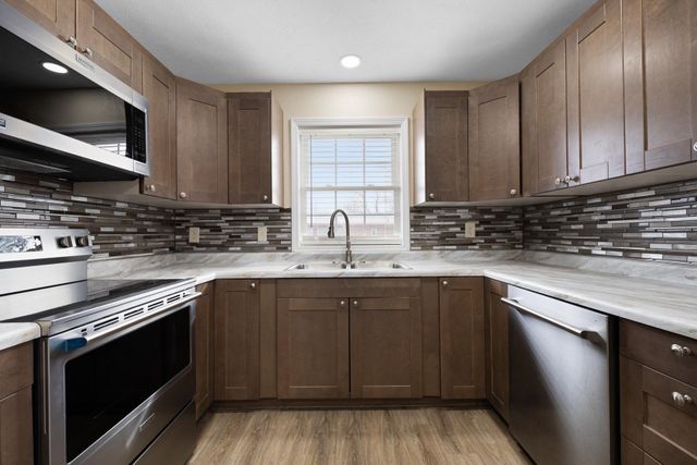 2616 VALLEY STREET, Minot, ND 58701