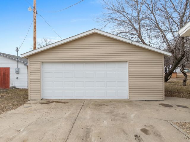 2616 VALLEY STREET, Minot, ND 58701