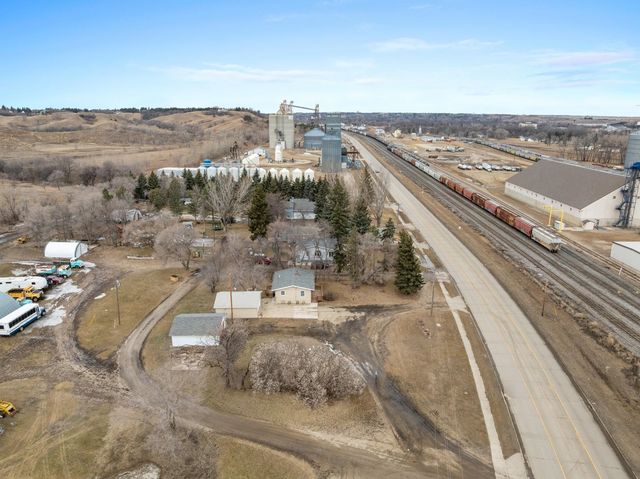 2616 VALLEY STREET, Minot, ND 58701