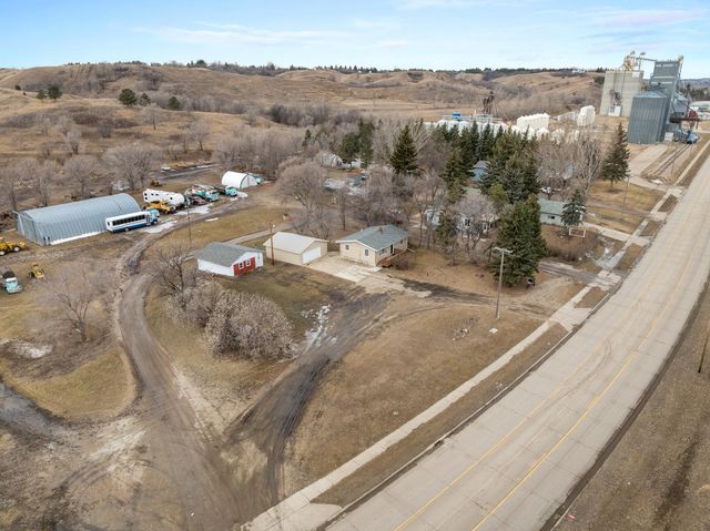 2616 VALLEY STREET, Minot, ND 58701