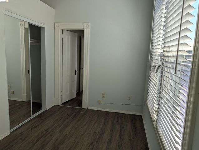 1086 66Th St, Oakland, CA 94608