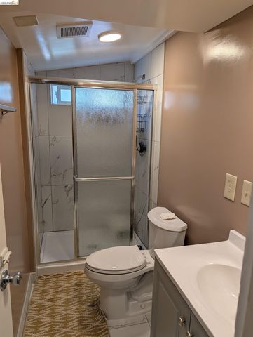 1086 66Th St, Oakland, CA 94608