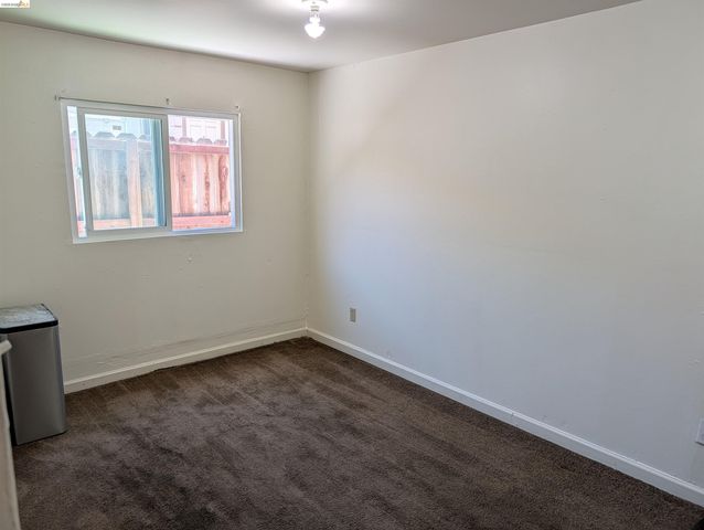 1086 66Th St, Oakland, CA 94608