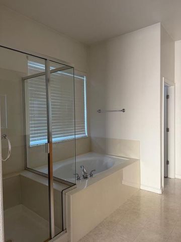 19981 Panoz Cir, Patterson, CA 95363