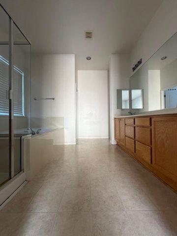 19981 Panoz Cir, Patterson, CA 95363