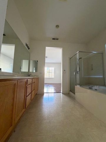 19981 Panoz Cir, Patterson, CA 95363