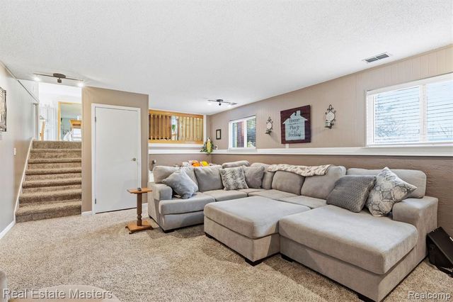 8187 N Elms, Flushing, MI 48433